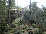 Vrchol tisícovky Ždánov - JV vrchol tvoří mohutné skalisko.