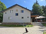 Spolu s rekonstrukcí rozhledny na vrcholu Libín, došlo patrně také k renovaci zdejší horské chaty s restaurací (t.č. otevřené)